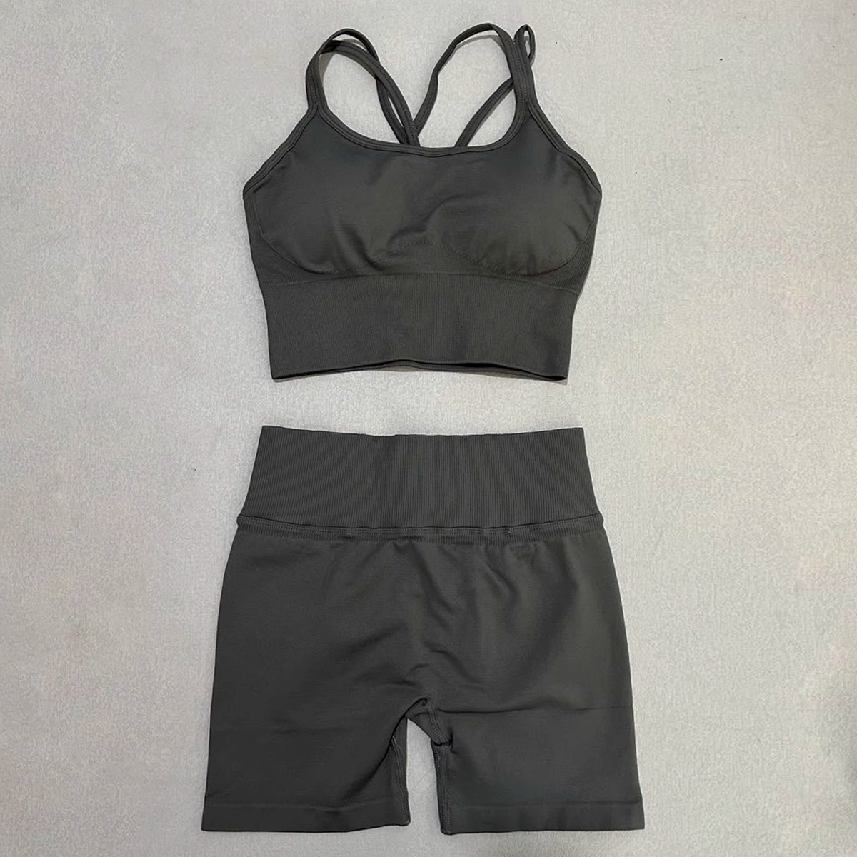 Seamless Women's 2-Piece Yoga Set: Sports Bra and Shorts FGB6632